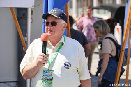 Mednarodna revija starodobnikov v Kamnik privabila ljubitelje klasičnih vozil (3)